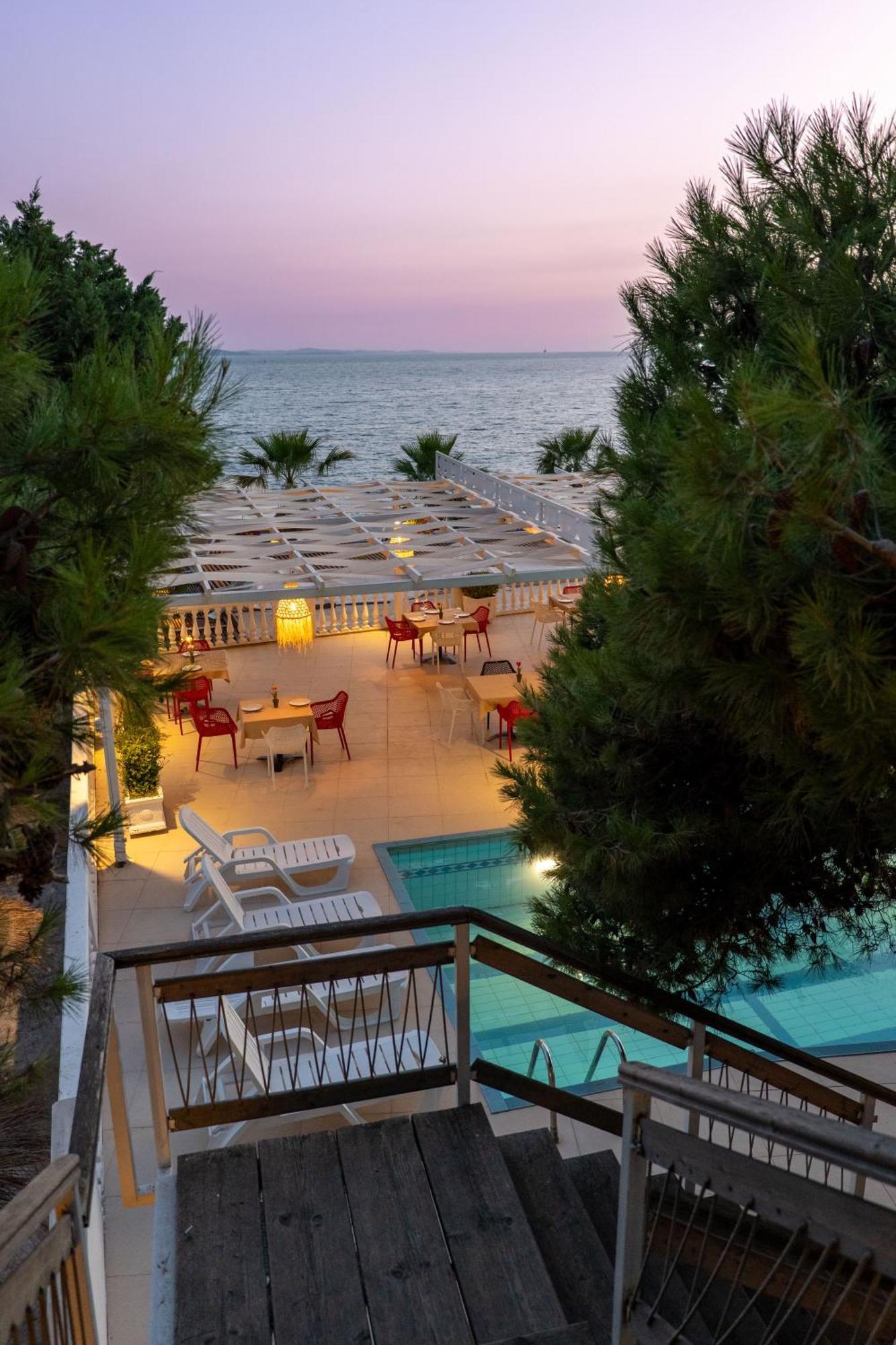 סרנדה Hotel Sejko מראה חיצוני תמונה
